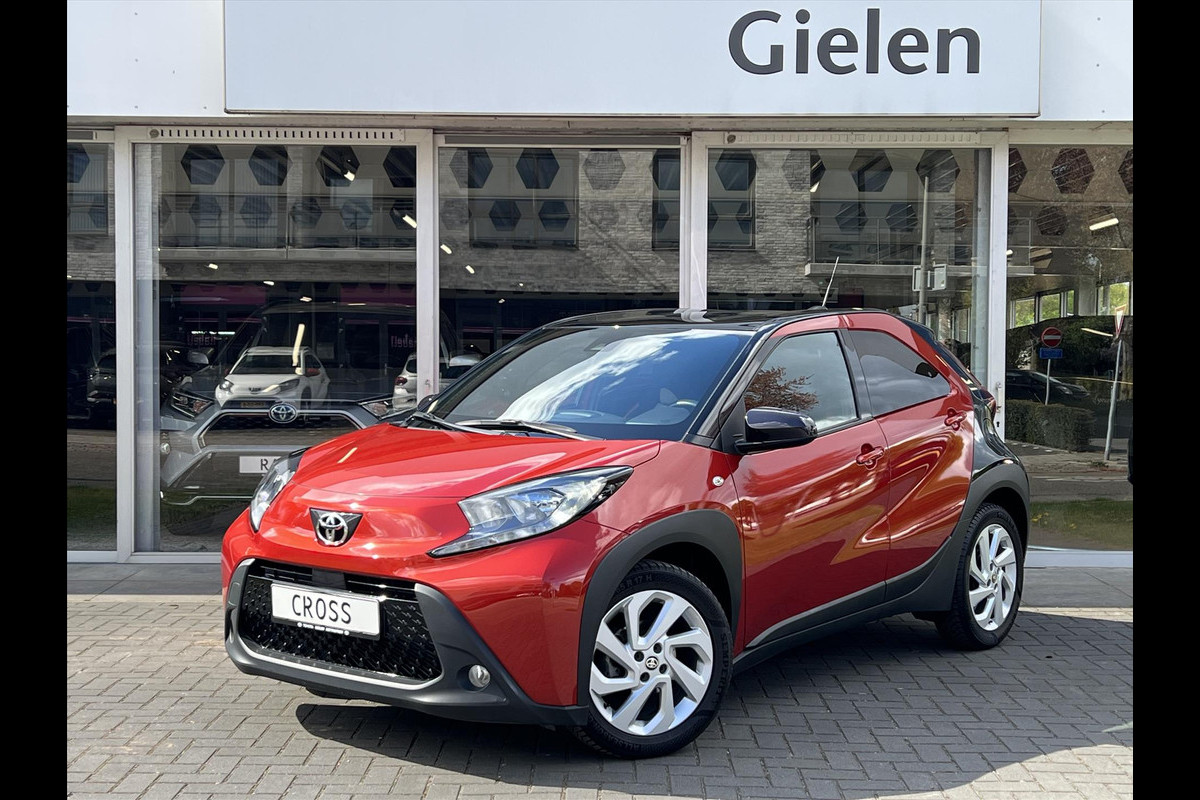 Toyota Aygo X 1.0 VVT-i MT Pulse | Bi-Tone Chili red, Stoelverwarming, Airco, Apple CarPlay/Android Auto, Lichtmetalen velgen