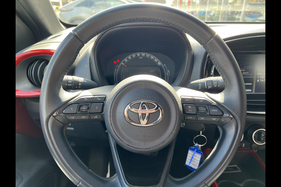 Toyota Aygo X 1.0 VVT-i MT Pulse | Bi-Tone Chili red, Stoelverwarming, Airco, Apple CarPlay/Android Auto, Lichtmetalen velgen