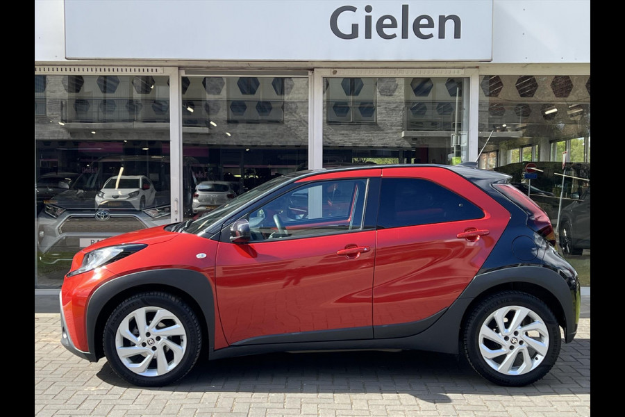 Toyota Aygo X 1.0 VVT-i MT Pulse | Bi-Tone Chili red, Stoelverwarming, Airco, Apple CarPlay/Android Auto, Lichtmetalen velgen