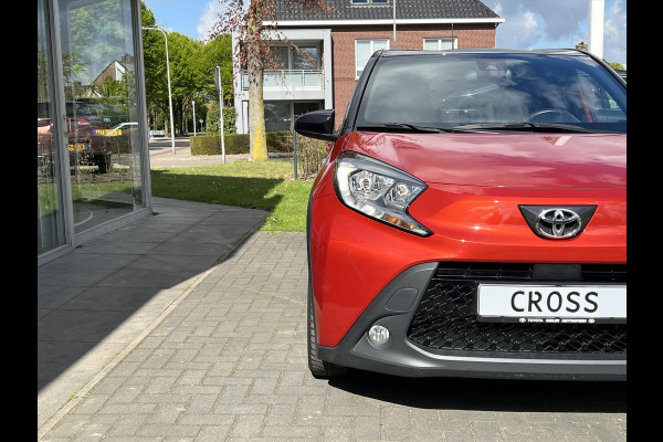 Toyota Aygo X 1.0 VVT-i MT Pulse | Bi-Tone Chili red, Stoelverwarming, Airco, Apple CarPlay/Android Auto, Lichtmetalen velgen