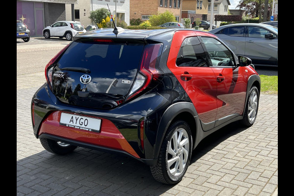 Toyota Aygo X 1.0 VVT-i MT Pulse | Bi-Tone Chili red, Stoelverwarming, Airco, Apple CarPlay/Android Auto, Lichtmetalen velgen