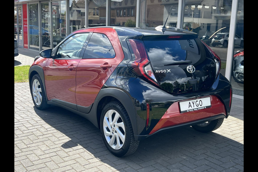 Toyota Aygo X 1.0 VVT-i MT Pulse | Bi-Tone Chili red, Stoelverwarming, Airco, Apple CarPlay/Android Auto, Lichtmetalen velgen