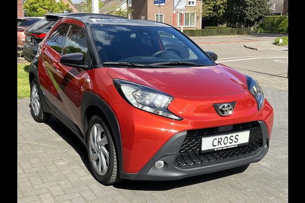Toyota Aygo X 1.0 VVT-i MT Pulse | Bi-Tone Chili red, Stoelverwarming, Airco, Apple CarPlay/Android Auto, Lichtmetalen velgen