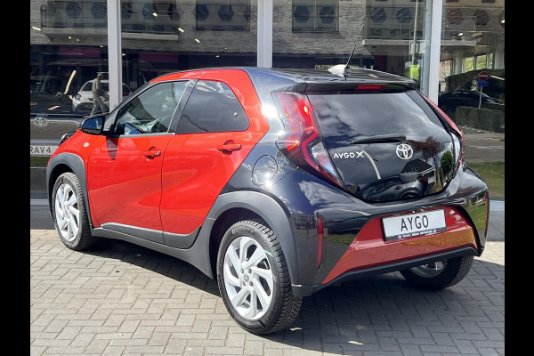 Toyota Aygo X 1.0 VVT-i MT Pulse | Bi-Tone Chili red, Stoelverwarming, Airco, Apple CarPlay/Android Auto, Lichtmetalen velgen