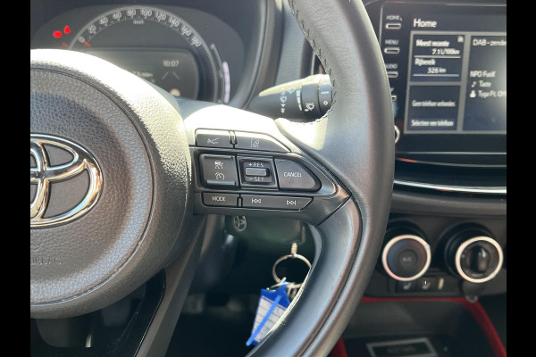Toyota Aygo X 1.0 VVT-i MT Pulse | Bi-Tone Chili red, Stoelverwarming, Airco, Apple CarPlay/Android Auto, Lichtmetalen velgen
