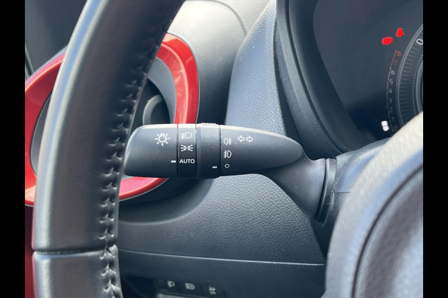 Toyota Aygo X 1.0 VVT-i MT Pulse | Bi-Tone Chili red, Stoelverwarming, Airco, Apple CarPlay/Android Auto, Lichtmetalen velgen