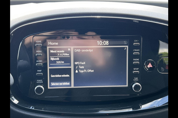 Toyota Aygo X 1.0 VVT-i MT Pulse | Bi-Tone Chili red, Stoelverwarming, Airco, Apple CarPlay/Android Auto, Lichtmetalen velgen