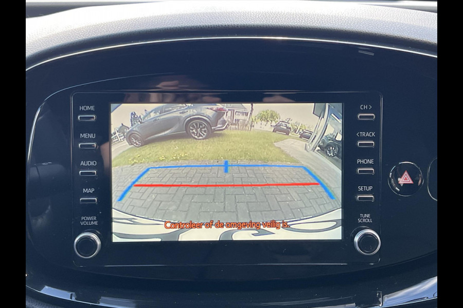 Toyota Aygo X 1.0 VVT-i MT Pulse | Bi-Tone Chili red, Stoelverwarming, Airco, Apple CarPlay/Android Auto, Lichtmetalen velgen