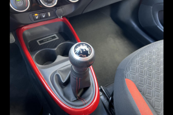 Toyota Aygo X 1.0 VVT-i MT Pulse | Bi-Tone Chili red, Stoelverwarming, Airco, Apple CarPlay/Android Auto, Lichtmetalen velgen