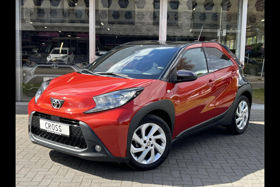 Toyota Aygo X 1.0 VVT-i MT Pulse | Bi-Tone Chili red, Stoelverwarming, Airco, Apple CarPlay/Android Auto, Lichtmetalen velgen