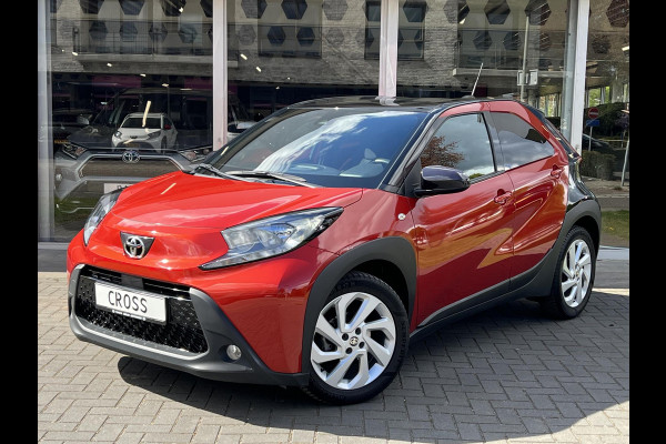 Toyota Aygo X 1.0 VVT-i MT Pulse | Bi-Tone Chili red, Stoelverwarming, Airco, Apple CarPlay/Android Auto, Lichtmetalen velgen