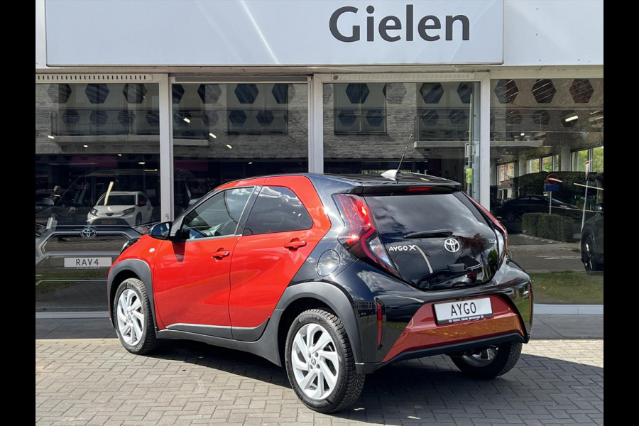Toyota Aygo X 1.0 VVT-i MT Pulse | Bi-Tone Chili red, Stoelverwarming, Airco, Apple CarPlay/Android Auto, Lichtmetalen velgen