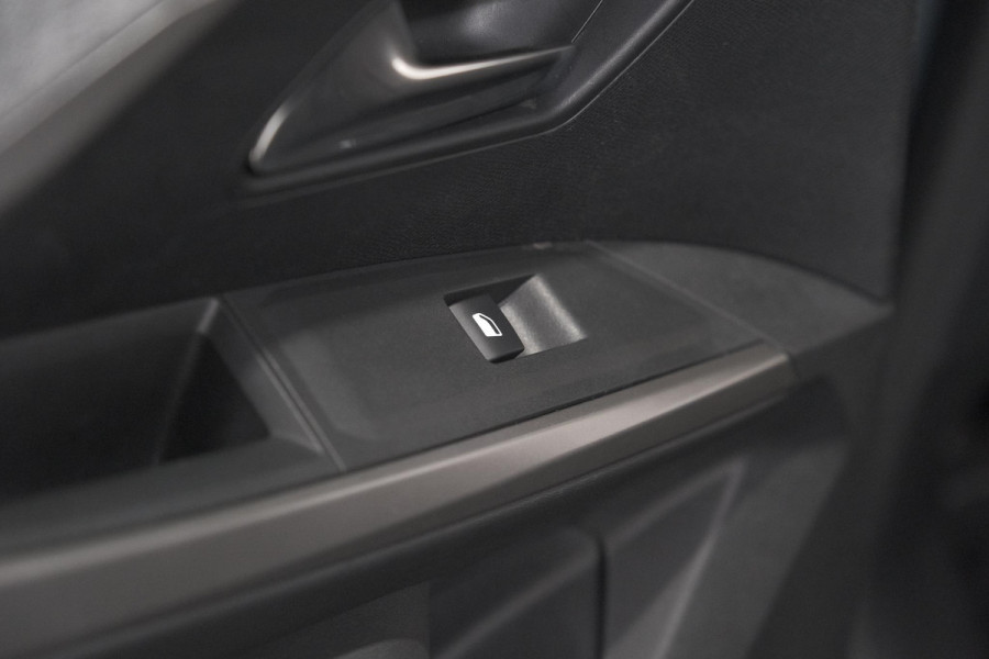 Peugeot 3008 1.2 Hybrid 136 Allure | Camera | Apple Carplay | Parkeersensoren