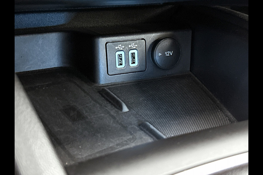 Ford Focus 1.0 EcoBoost Hybrid Trend Edition Business (NAVIGATIE, CAMERA, CARPLAY, PARKEERSENSOREN, GOED ONDERHOUDEN)