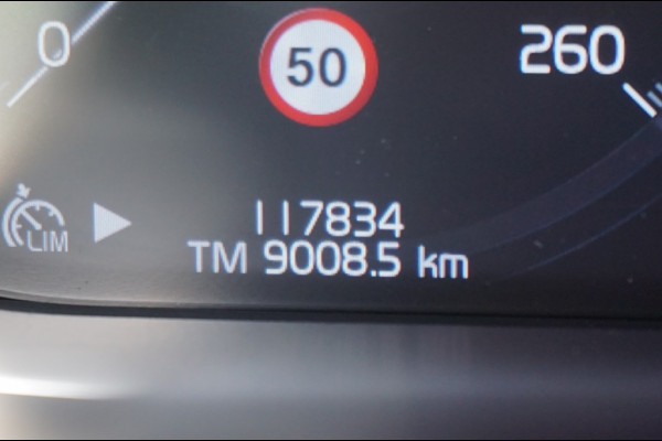 Volvo XC60 190PK T4 R-Design AUTOM. | SUPER LUXE | PANO | TREKHAAK