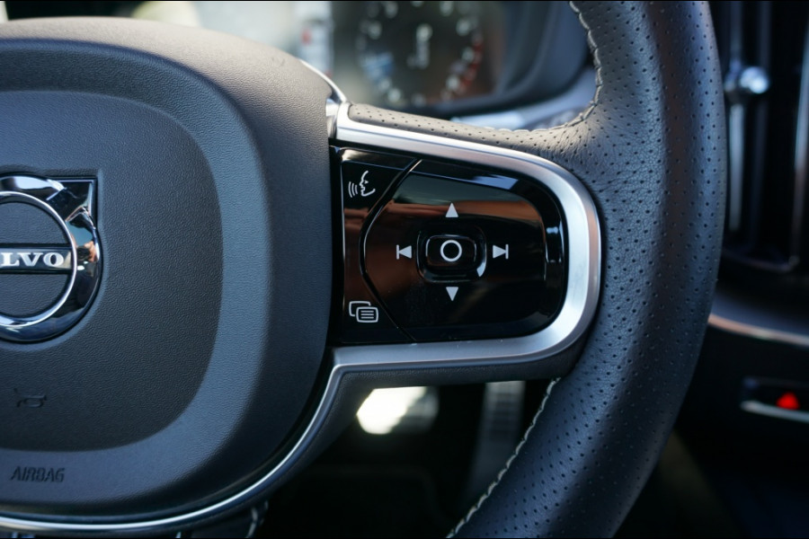Volvo XC60 190PK T4 R-Design AUTOM. | SUPER LUXE | PANO | TREKHAAK