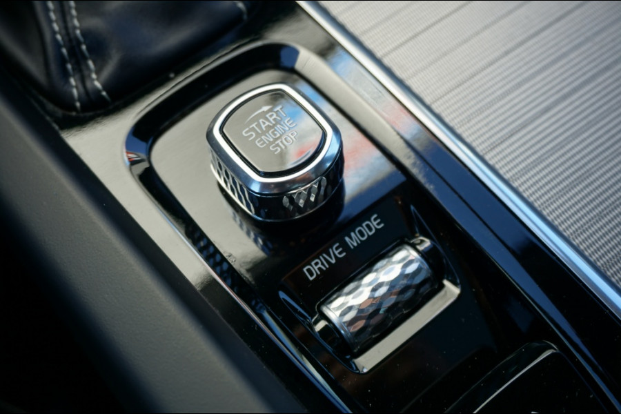 Volvo XC60 190PK T4 R-Design AUTOM. | SUPER LUXE | PANO | TREKHAAK