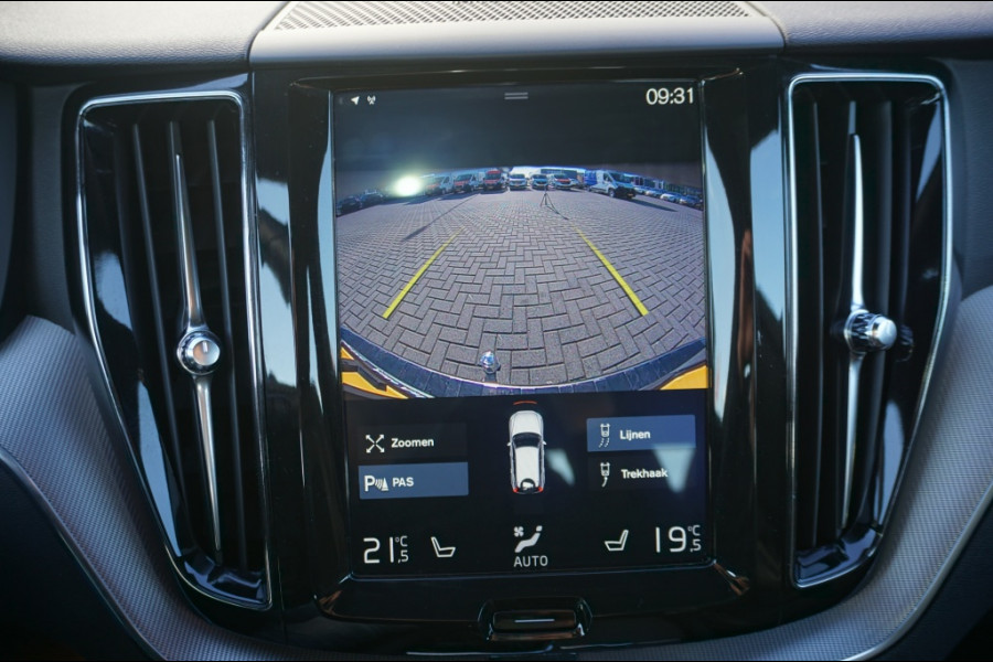 Volvo XC60 190PK T4 R-Design AUTOM. | SUPER LUXE | PANO | TREKHAAK