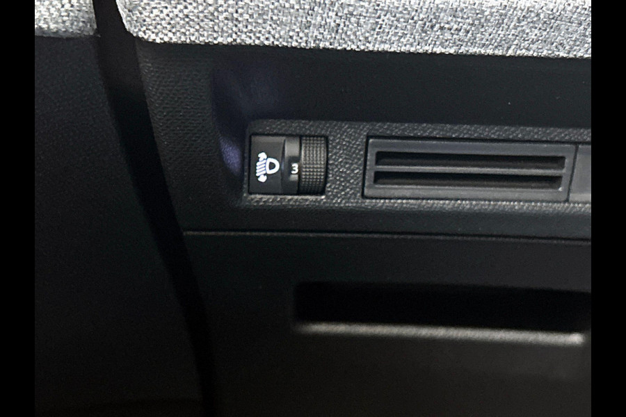 Peugeot 3008 1.2 Hybrid 136 Allure WIDE-SCREEN | CAMERA | NAVI & CARPLAY