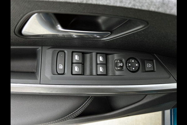 Peugeot 3008 1.2 Hybrid 136 Allure WIDE-SCREEN | CAMERA | NAVI & CARPLAY