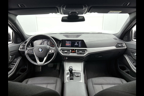 BMW 3 Serie Touring 318i High Executive(Dealer onderH, Carplay/ Android, Navi, StoelV, PDC V+A, Climate con,, Etc)