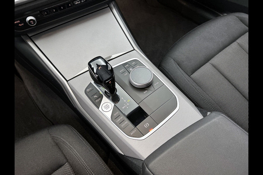 BMW 3 Serie Touring 318i High Executive(Dealer onderH, Carplay/ Android, Navi, StoelV, PDC V+A, Climate con,, Etc)