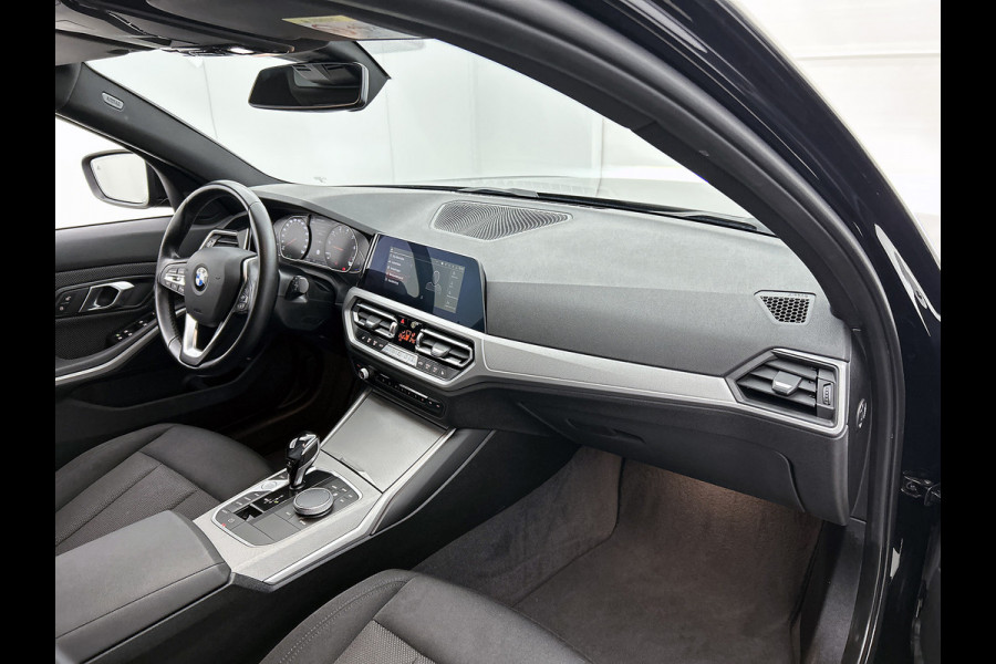 BMW 3 Serie Touring 318i High Executive(Dealer onderH, Carplay/ Android, Navi, StoelV, PDC V+A, Climate con,, Etc)