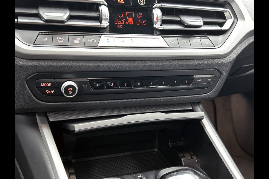 BMW 3 Serie Touring 318i High Executive(Dealer onderH, Carplay/ Android, Navi, StoelV, PDC V+A, Climate con,, Etc)