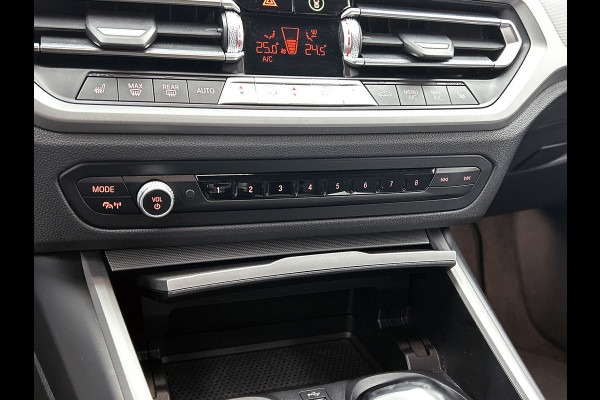 BMW 3 Serie Touring 318i High Executive(Dealer onderH, Carplay/ Android, Navi, StoelV, PDC V+A, Climate con,, Etc)