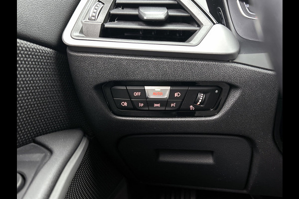 BMW 3 Serie Touring 318i High Executive(Dealer onderH, Carplay/ Android, Navi, StoelV, PDC V+A, Climate con,, Etc)