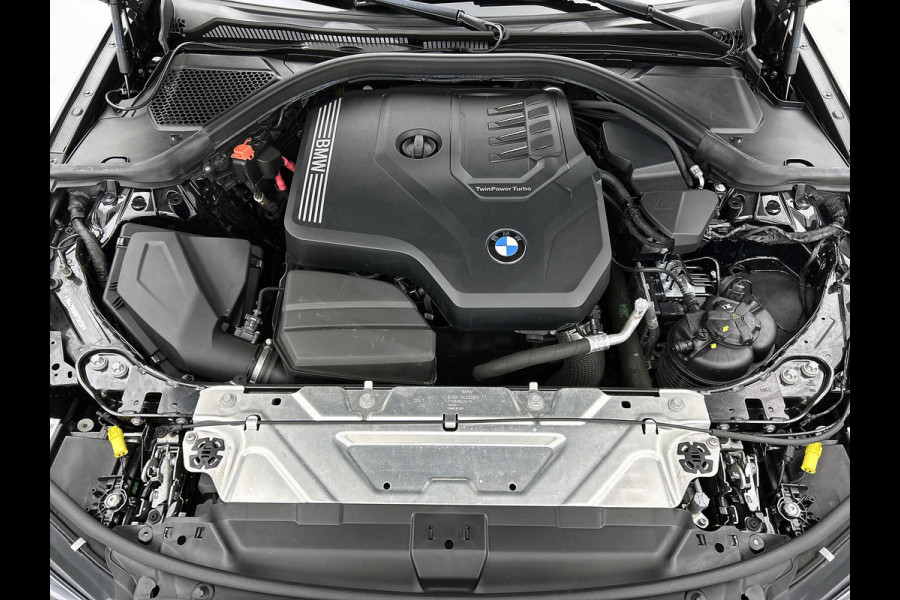BMW 3 Serie Touring 318i High Executive(Dealer onderH, Carplay/ Android, Navi, StoelV, PDC V+A, Climate con,, Etc)