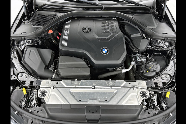 BMW 3 Serie Touring 318i High Executive(Dealer onderH, Carplay/ Android, Navi, StoelV, PDC V+A, Climate con,, Etc)