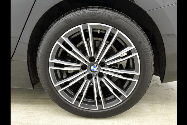 BMW 3 Serie Touring 318i High Executive(Dealer onderH, Carplay/ Android, Navi, StoelV, PDC V+A, Climate con,, Etc)