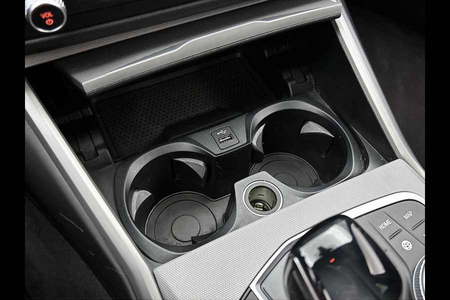 BMW 3 Serie Touring 318i High Executive(Dealer onderH, Carplay/ Android, Navi, StoelV, PDC V+A, Climate con,, Etc)