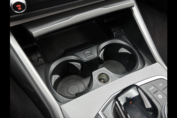BMW 3 Serie Touring 318i High Executive(Dealer onderH, Carplay/ Android, Navi, StoelV, PDC V+A, Climate con,, Etc)