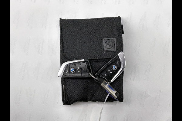 BMW 3 Serie Touring 318i High Executive(Dealer onderH, Carplay/ Android, Navi, StoelV, PDC V+A, Climate con,, Etc)