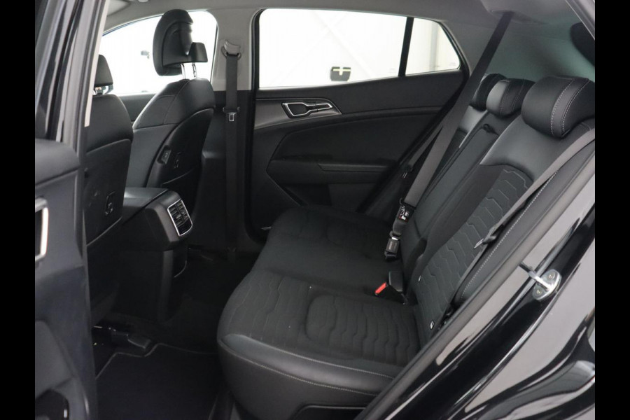 Kia Sportage 1.6 T-GDi Plug-in Hybrid AWD DynamicPlusLine | Stoelverwarming | Adaptive cruise | Matrix LED | 19'' | Camera | Half leder | Carplay | Keyless | Stuurverwarming | Navigatie | PHEV