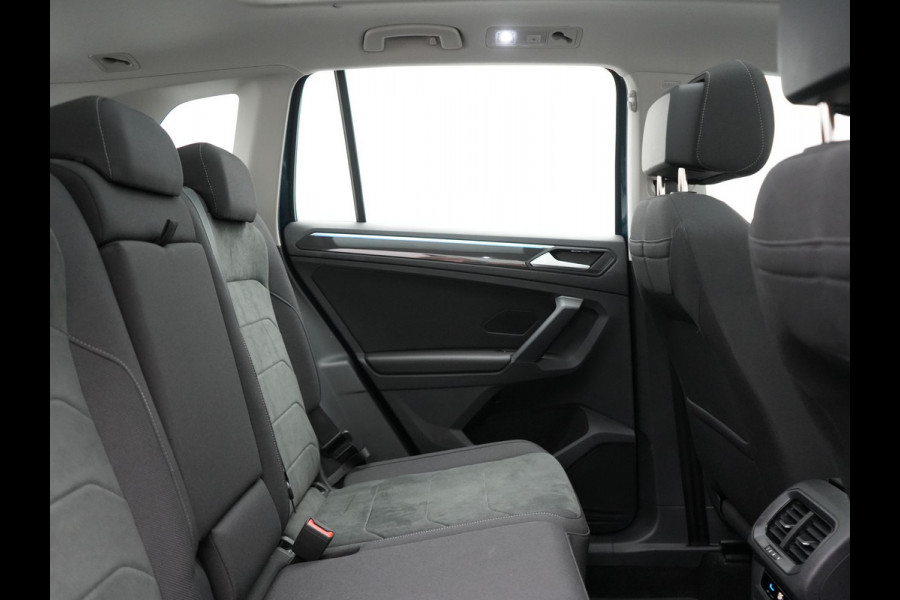Volkswagen Tiguan 1.4 TSI eHybrid Elegance PHEV 245pk | Panodak | Camera | IQ Light | Adaptive Cruise | Alcantara Sportstoelen Verwarmd | Apple Carplay | Sfeerverlichting | Stuur Verwarmd | Navigatie | Virtual | DAB | Plug In Hybrid