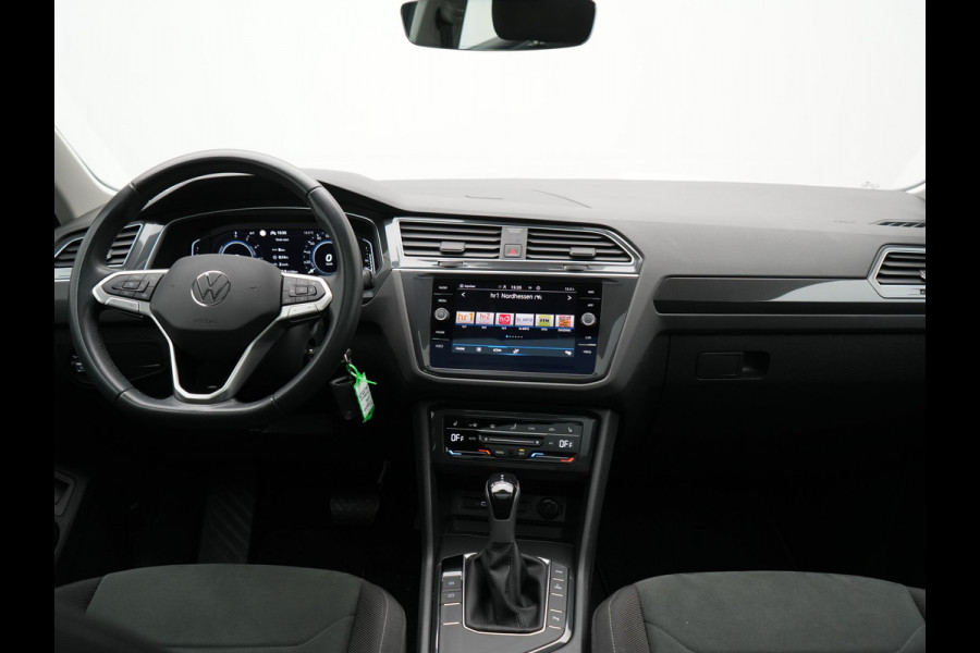 Volkswagen Tiguan 1.4 TSI eHybrid Elegance PHEV 245pk | Panodak | Camera | IQ Light | Adaptive Cruise | Alcantara Sportstoelen Verwarmd | Apple Carplay | Sfeerverlichting | Stuur Verwarmd | Navigatie | Virtual | DAB | Plug In Hybrid