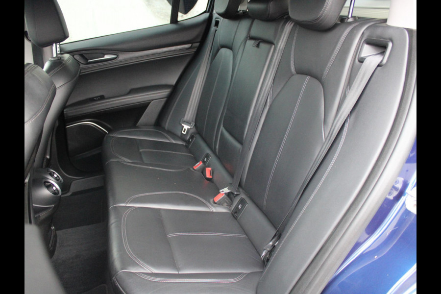 Alfa Romeo Stelvio 2.2d Super | STOELVERWARMING | LEDEREN BEKLEDING | 20" LICHTMETALEN VELGEN |