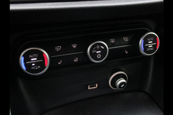 Alfa Romeo Stelvio 2.2d Super | STOELVERWARMING | LEDEREN BEKLEDING | 20" LICHTMETALEN VELGEN |
