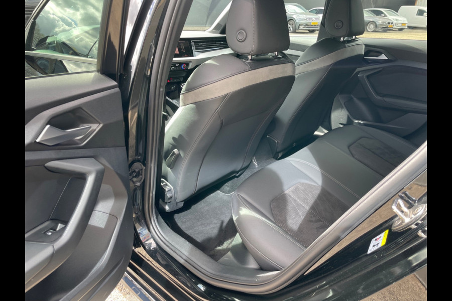 Audi A1 Sportback 40 TFSI S Line edition one Dealer onderhouden