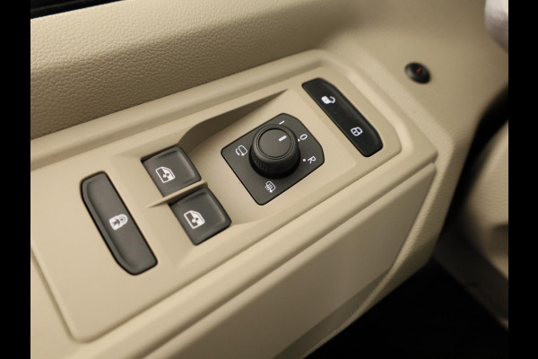 Volkswagen Multivan 1.5 eHybrid L2 Economy Business 4Motion | 7 Zits | Zwenkbare Trekhaak | Navigatie | Achteruitrij  Camera | Parkeer hulp | 65% getinte ruiten achter |