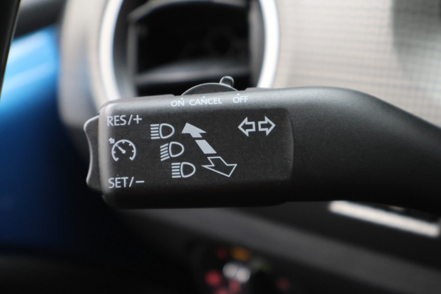 Volkswagen up! 1.0 BMT high up! Climate, Stoelverwarming, Cruise, PDC, 16"