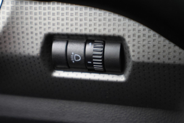 Volkswagen up! 1.0 BMT high up! Climate, Stoelverwarming, Cruise, PDC, 16"