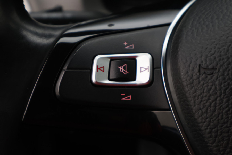 Volkswagen up! 1.0 BMT high up! Climate, Stoelverwarming, Cruise, PDC, 16"