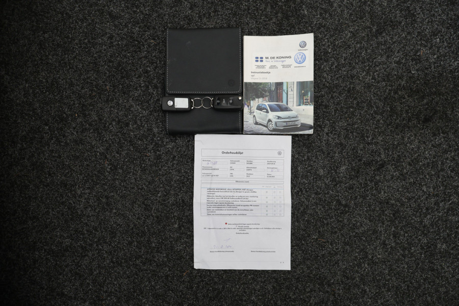 Volkswagen up! 1.0 BMT high up! Climate, Stoelverwarming, Cruise, PDC, 16"