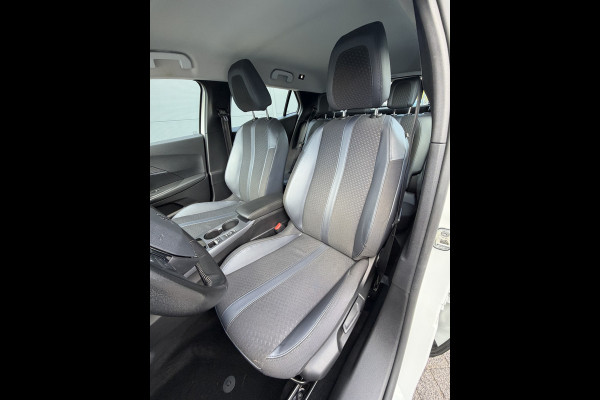 Peugeot 2008 130pk Allure Pack (Camera - Stoelverwarming - Keyless Entry - LED - Parkeersensoren V+A - Automatische Airco - 3D Cockpit - Navi