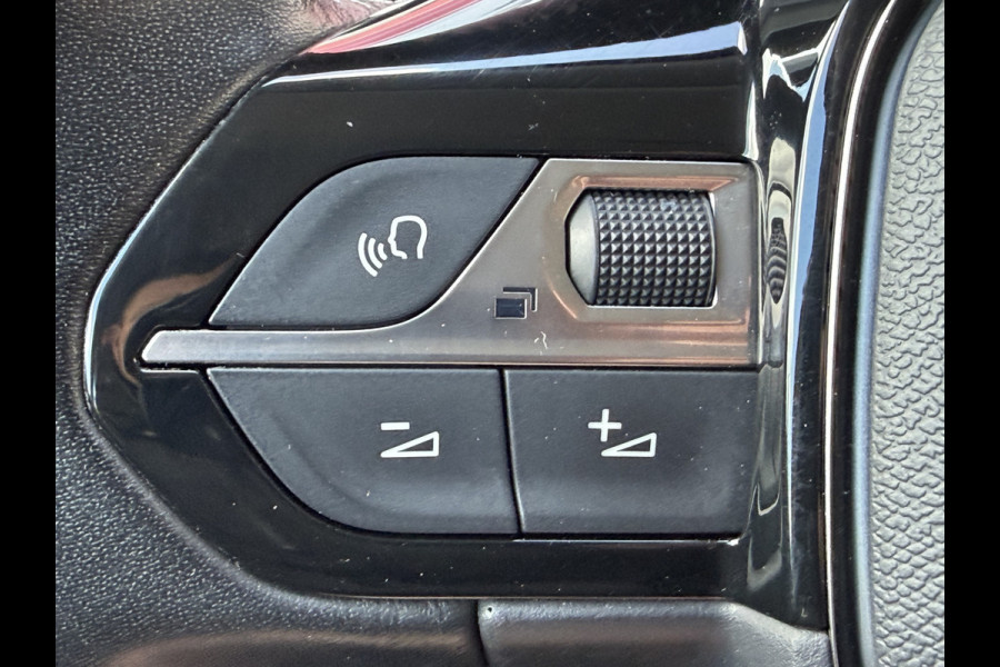 Peugeot 2008 130pk Allure Pack (Camera - Stoelverwarming - Keyless Entry - LED - Parkeersensoren V+A - Automatische Airco - 3D Cockpit - Navi