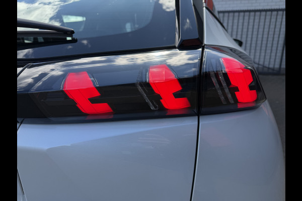 Peugeot 2008 130pk Allure Pack (Camera - Stoelverwarming - Keyless Entry - LED - Parkeersensoren V+A - Automatische Airco - 3D Cockpit - Navi